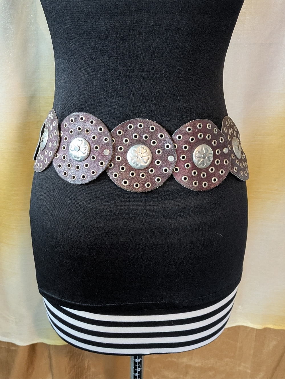 Faux Leather Circle Belt Adjustable - Picture 4 of 8